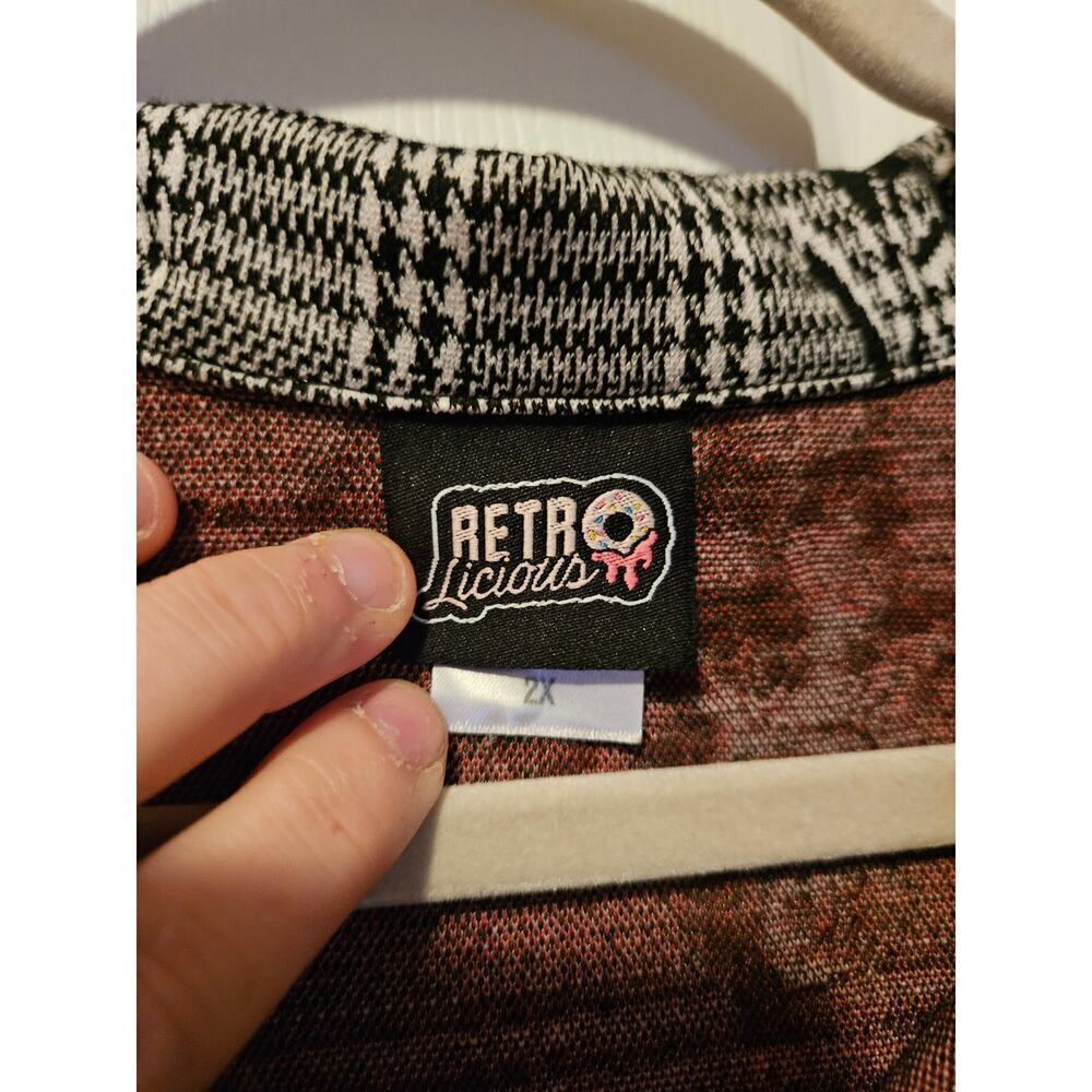 Retrolicious Collared Button Up Floral Houndstoot… - image 5